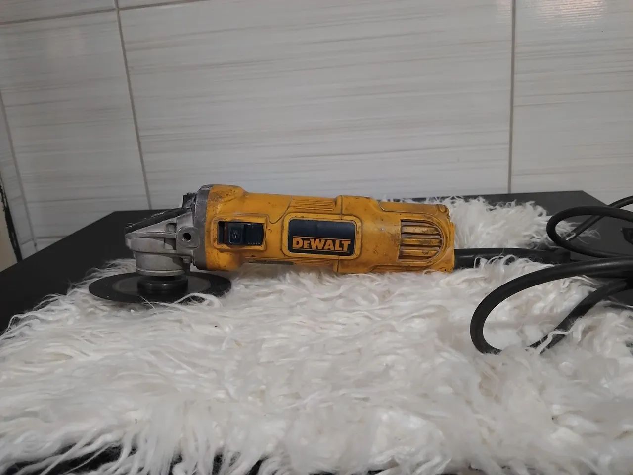 Lixadeira pequena por 380 reais 