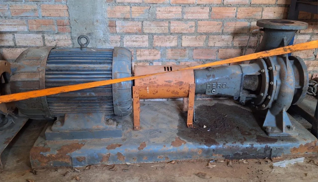 Bomba d'água industrial usada com motor acoplado 