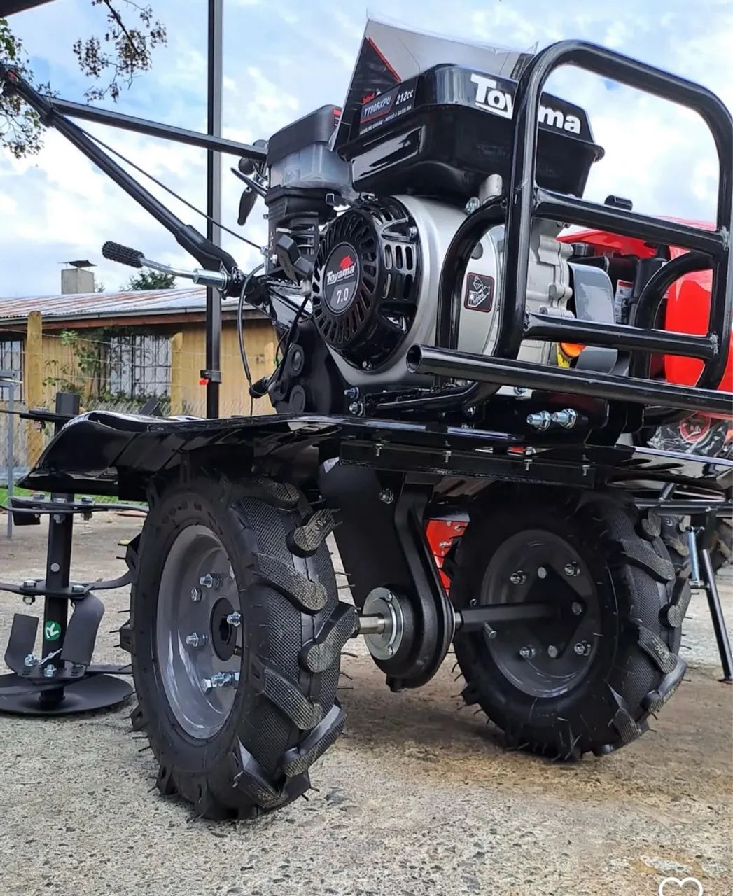 Motocultivador a Gasolina 7Hp 212cc C/ Pneus e Enxadas Farol em Led - Toyama (Novo)