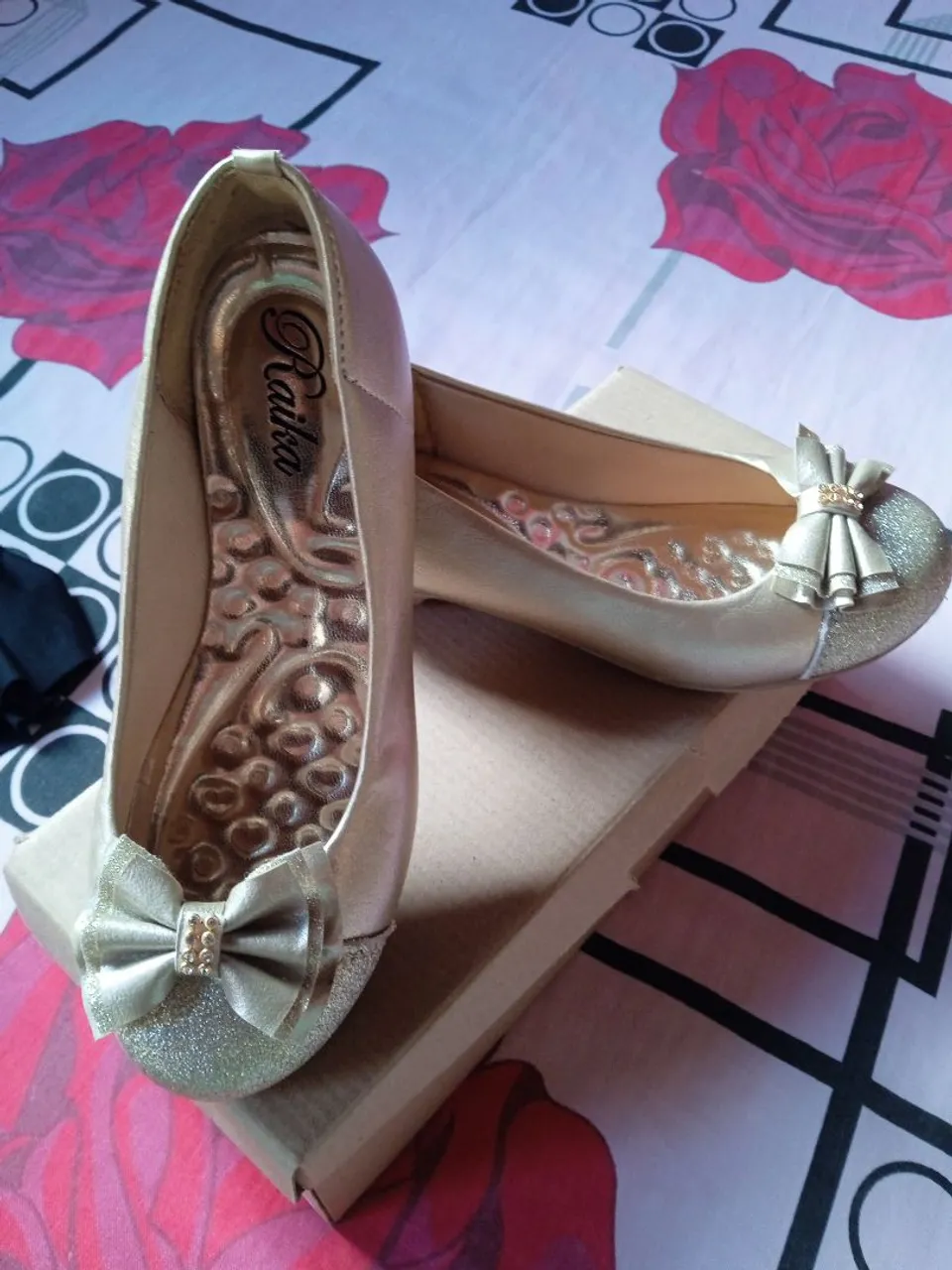 Sapatilha Dourada Raika - Elegância para seus pés!