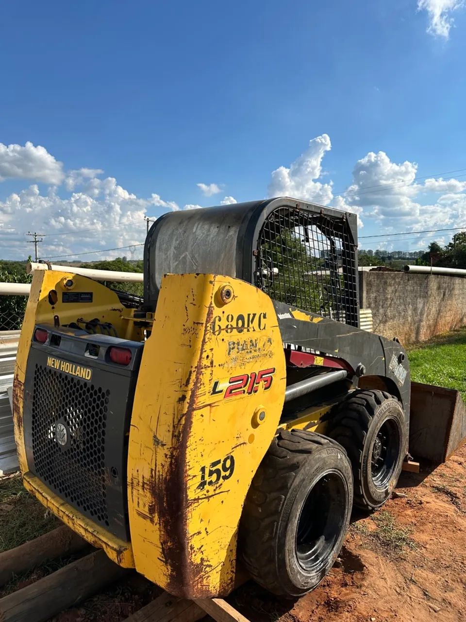 Minicarregadeira New Holland L215 Ano 2011 - Foto 2