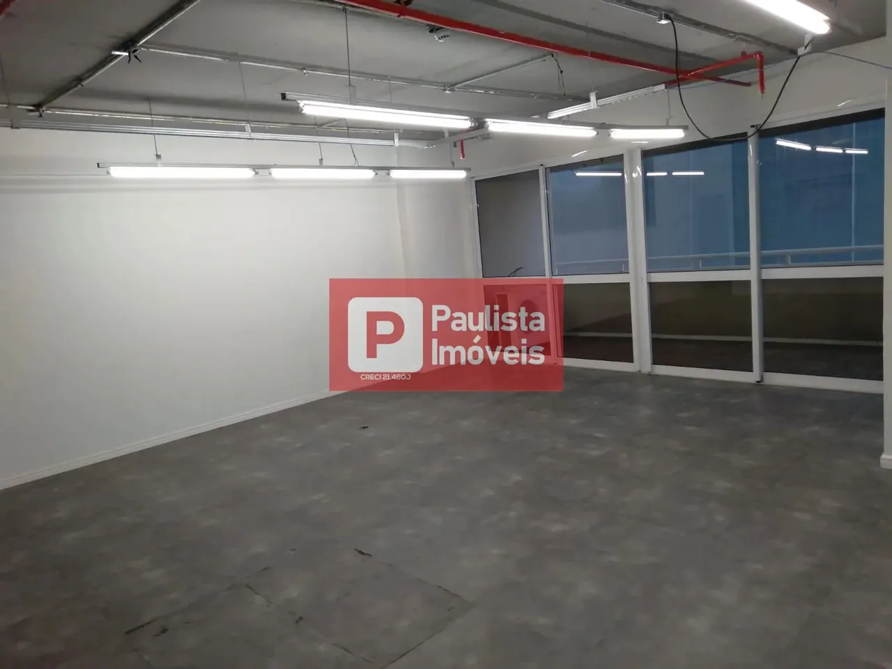 Sala Comercial com 68,04m² para locação, com 2 vagas na garagem, terraço Chácara Santo Ant