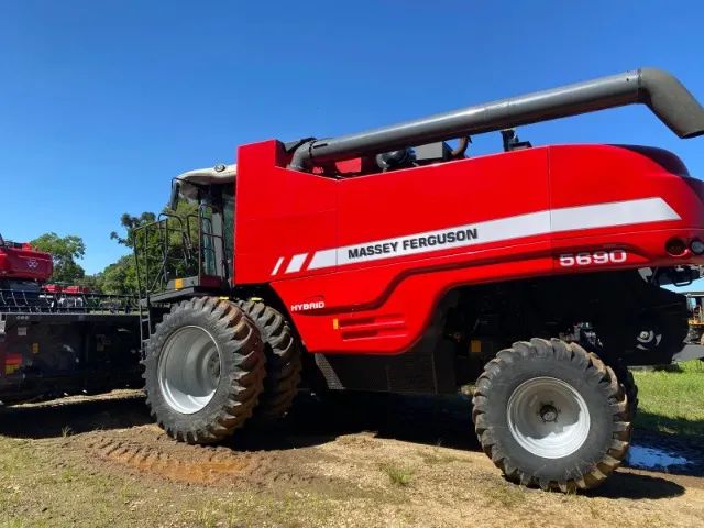 Colheitadeira Massey Ferguson - MF 5690, 1697 Horas Motor. Fabricação 2019