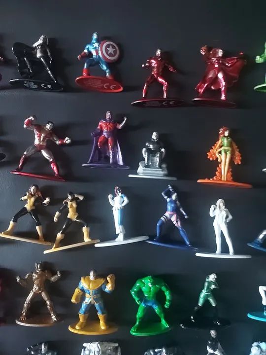 Coleção de Miniaturas de Super-heróis - Foto 3