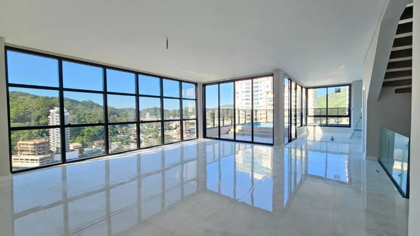 TRIPLEX COM PISCINA 03 SUÍTES E 03 VGAS DE GARAGEM NO BAIRRO FAZENDA