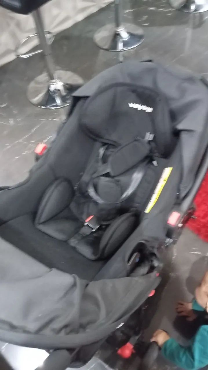 Carrinho de bebê com bebê conforto  - Foto 4