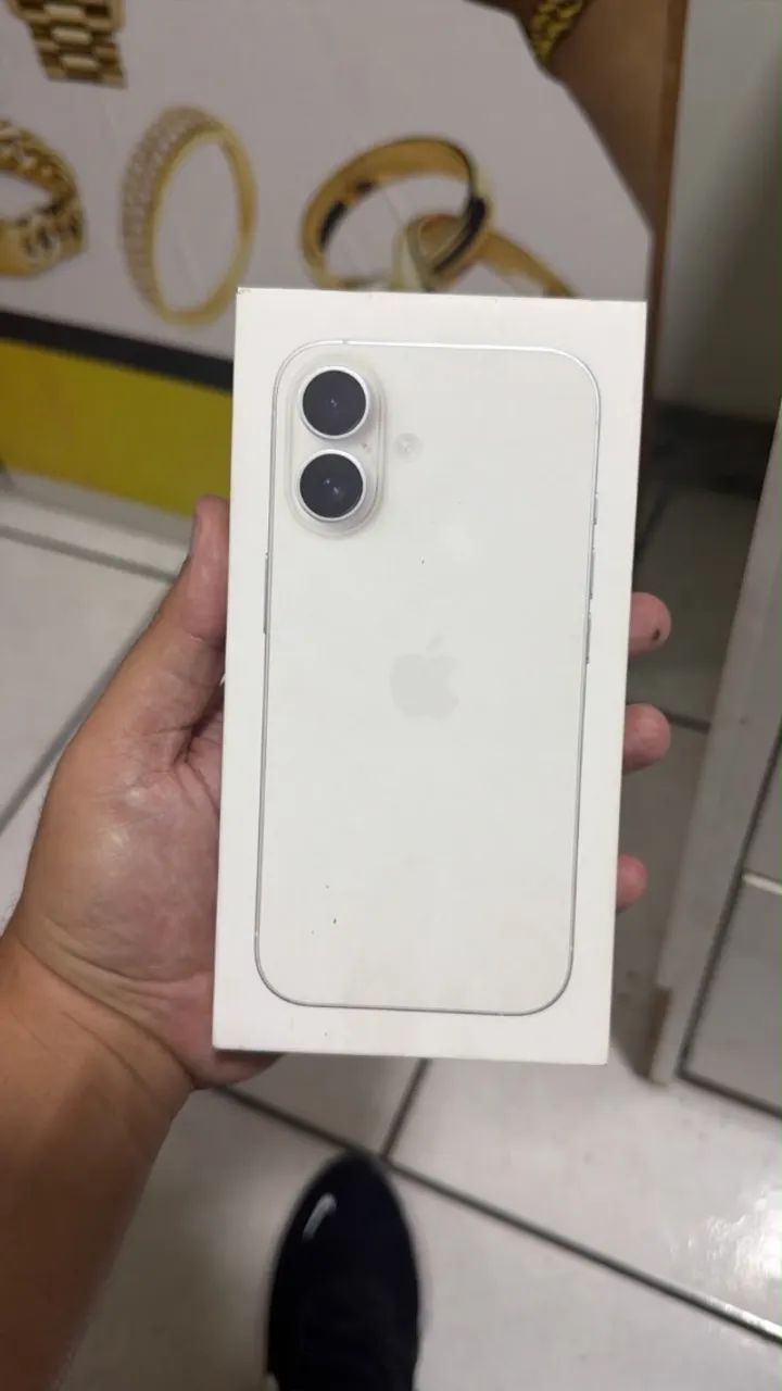 iPhone 16 