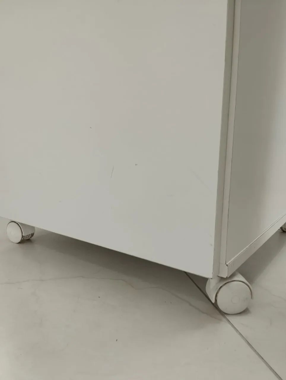 Armário Multiuso Branco com Prateleiras e Rodinhas - 1,71m Excelente Estado - Foto 3