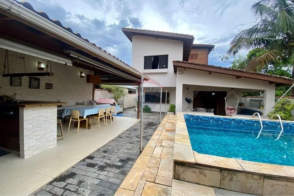 Casa com Piscina para comprar na Praia do Tombo