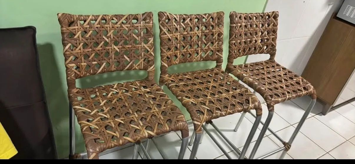 VENDO TRÊS BANQUETAS ALUMÍNIO COM FIBRA 