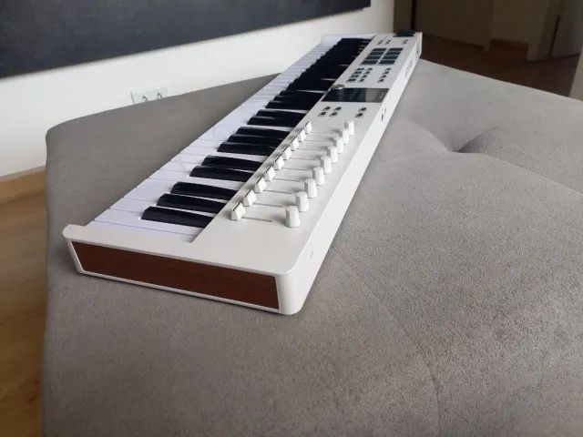 Controlador Arturia Keylab Essential 61 Branco - Foto 5