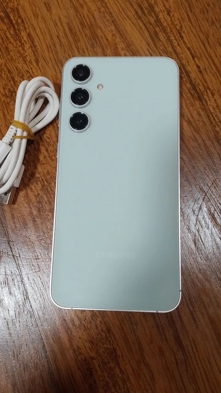 Vendo esse S23 fé 128GB 8 de RAM 5G sem marca de uso  - Foto 2