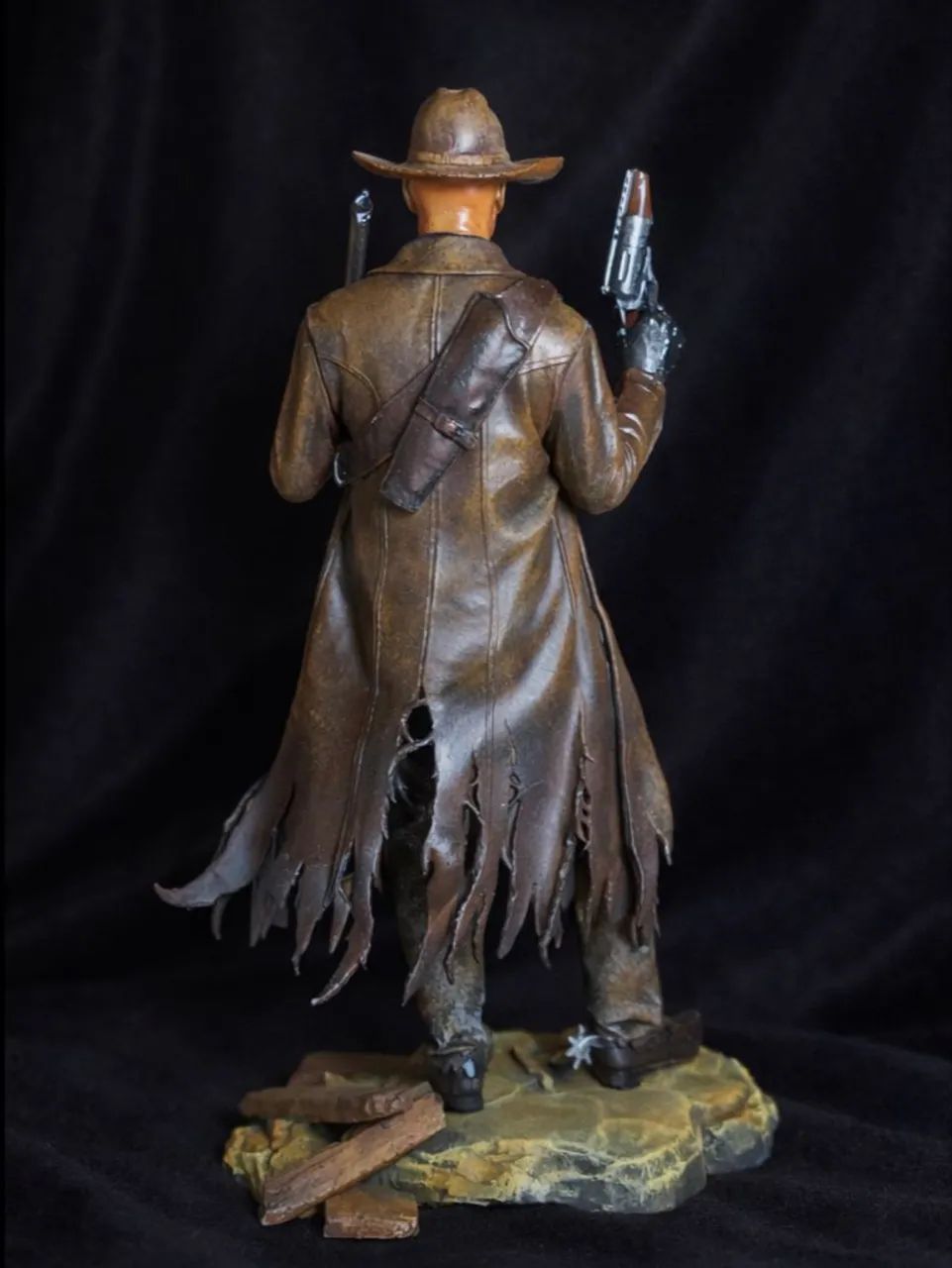 Action figure cooper Howard Fallout  - Foto 2