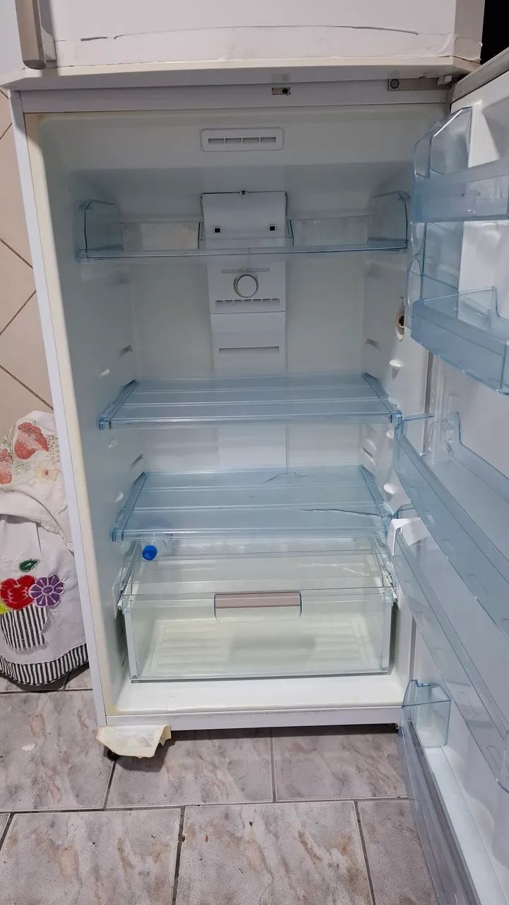 Vendo geladeira pra concerto - Foto 2