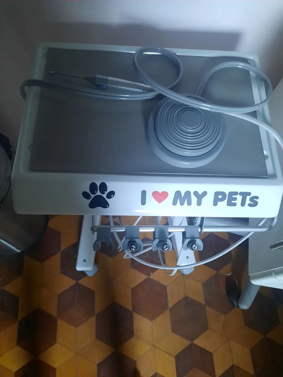 Vendo mocho,carrinho auxiliar e cart ,compressor, caneta alta rotação  - Foto 2