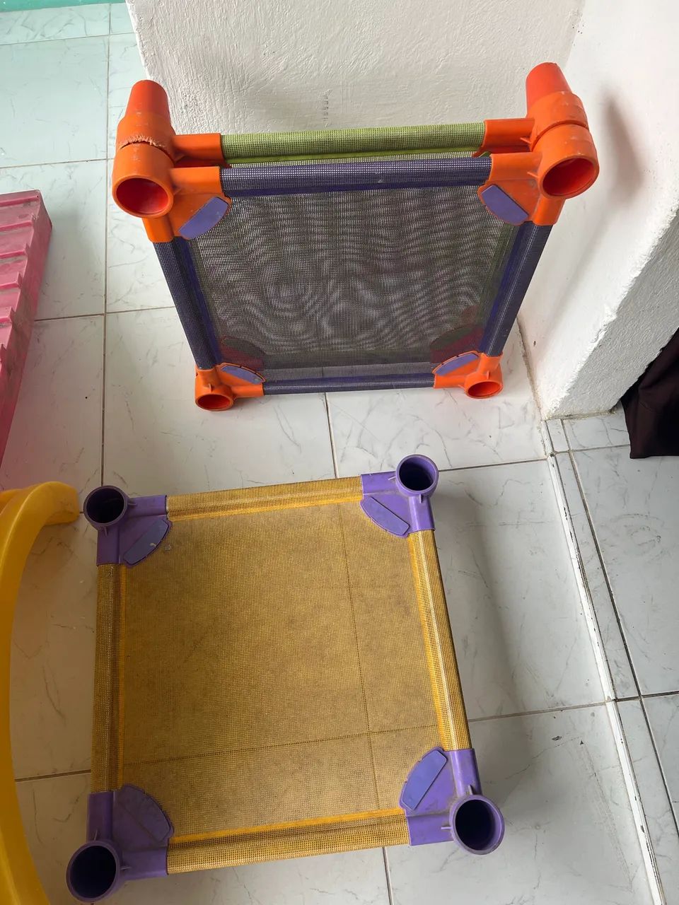 Rampa de brinquedo para pet + 3 Caminhas empilháveis pet - Foto 4