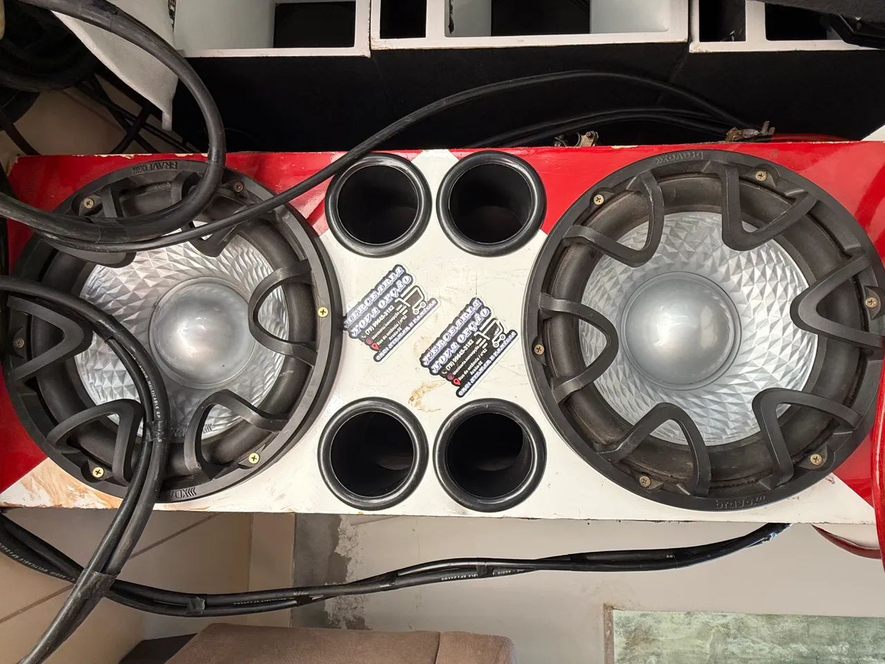 Vendo duas Bravox de 12 polegadas, um ano de uso, em perfeito estado, nunca mexida ! 
