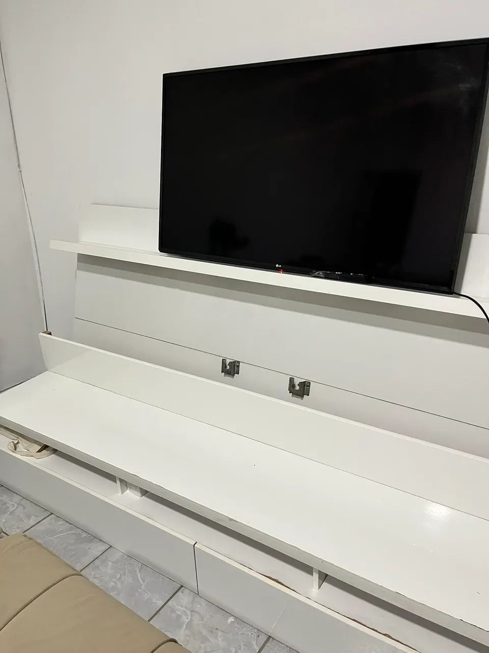 Painel suspenso para TV - Foto 4