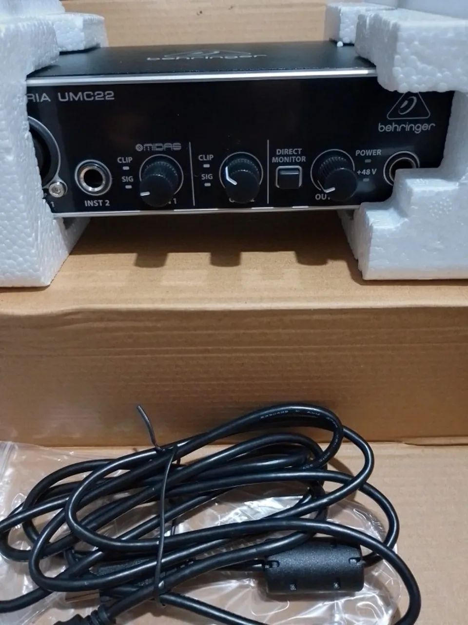 Interface de áudio Behringer U-Phoria UMC22 - Foto 2