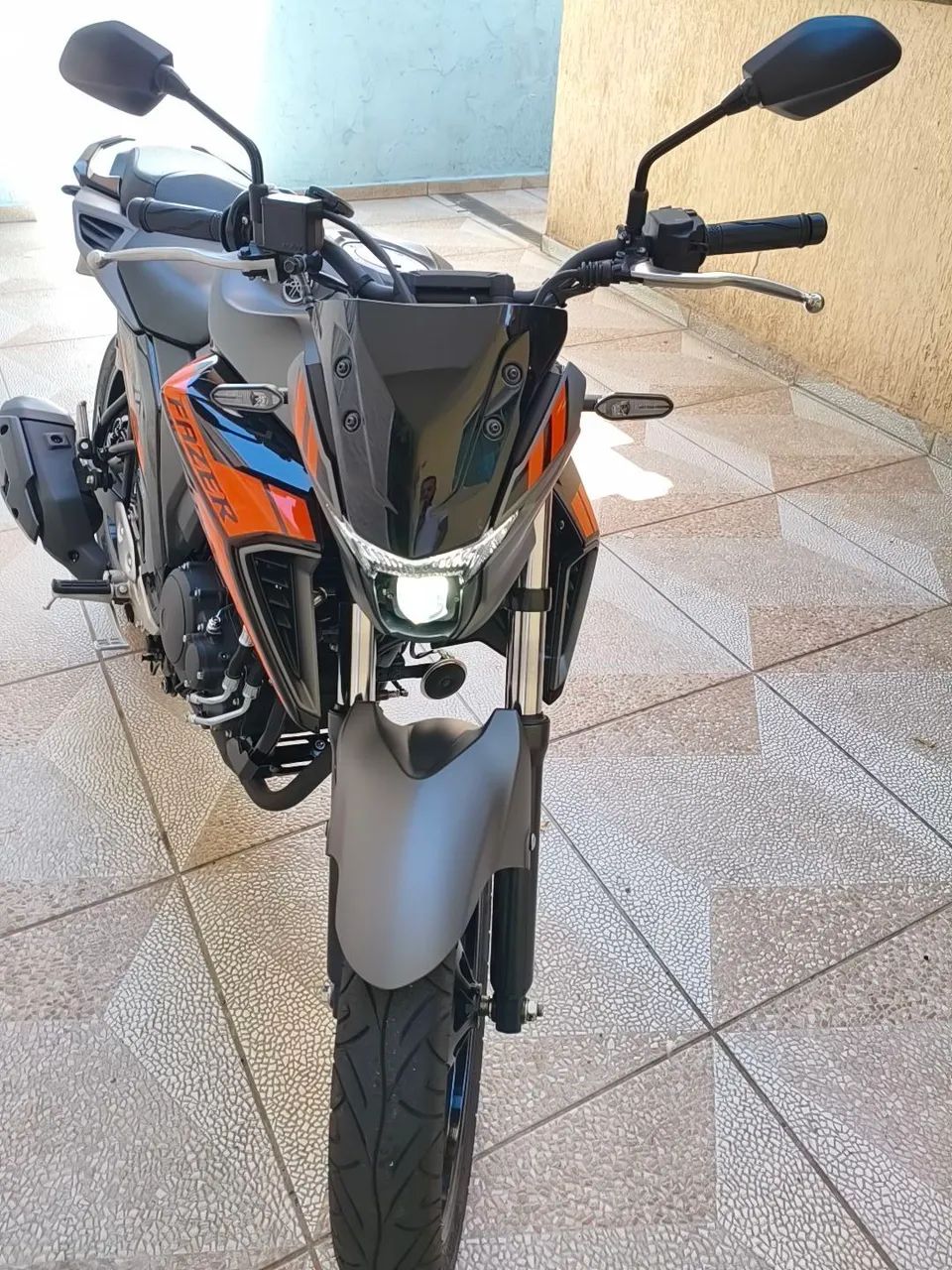 Fazer 250 cinza 