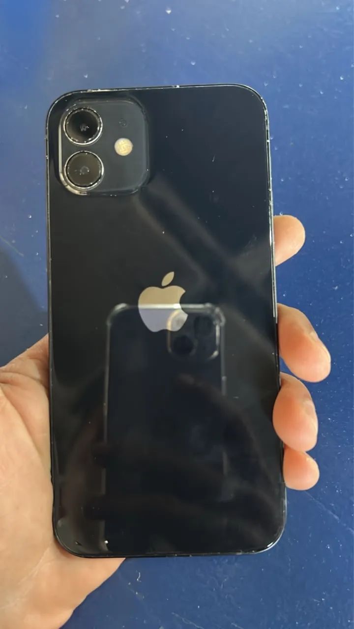 iPhone 12.