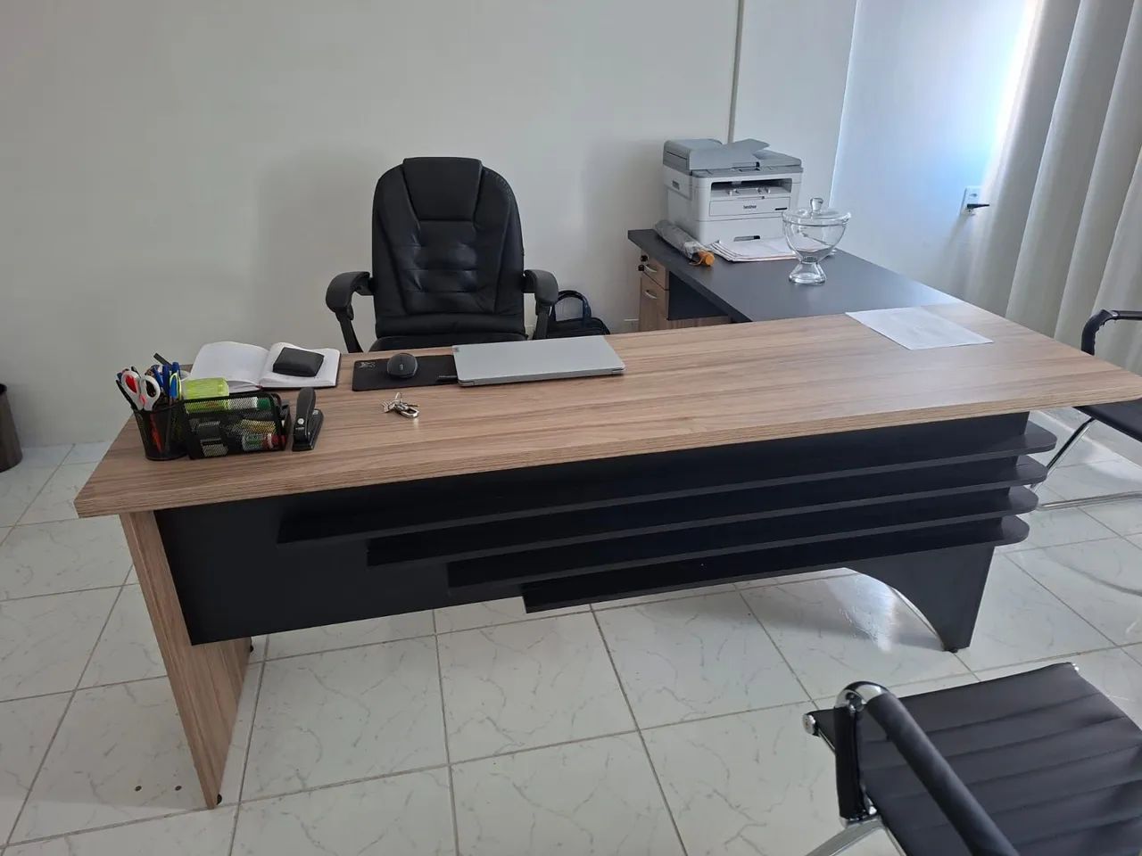 Mesa escritório em L