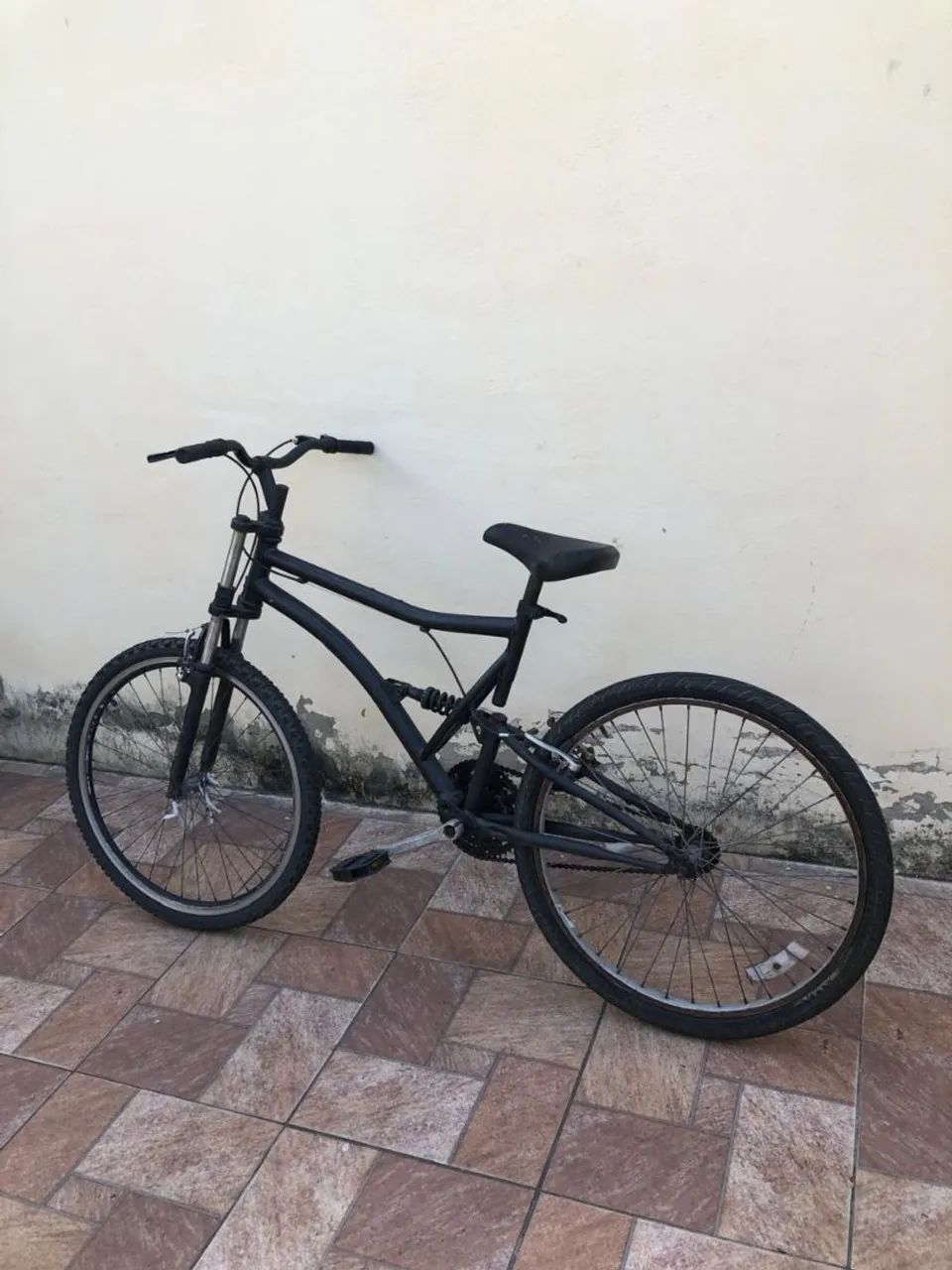 Bicicleta aro 26 com suspensão e amortecedor