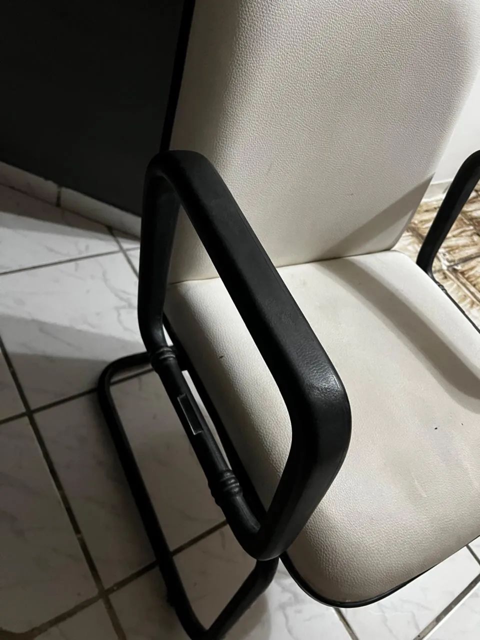 Cadeira mão e pés fixos  - Foto 3