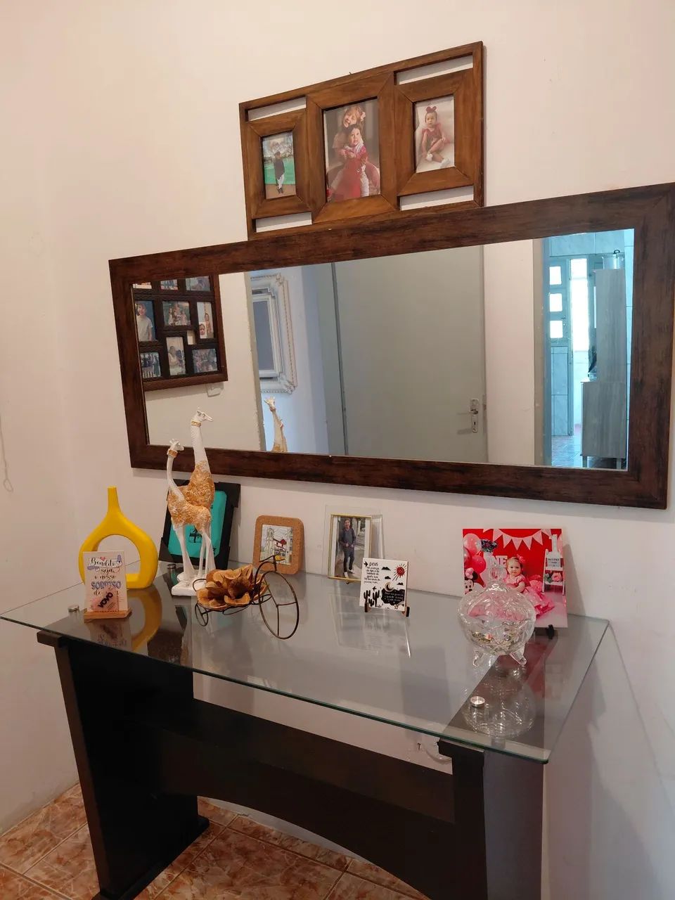Vendo mesa com 4 cadeiras e 1 aparador e um espelho. Retirar em Capoeiras  - Foto 4