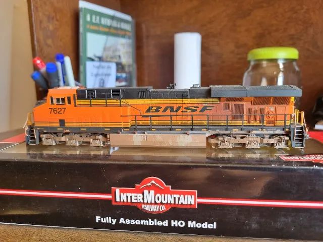 LOCOMOTIVA INTERMOUNTAIN HO ES44 BNSF DCC E SOM - Foto 5