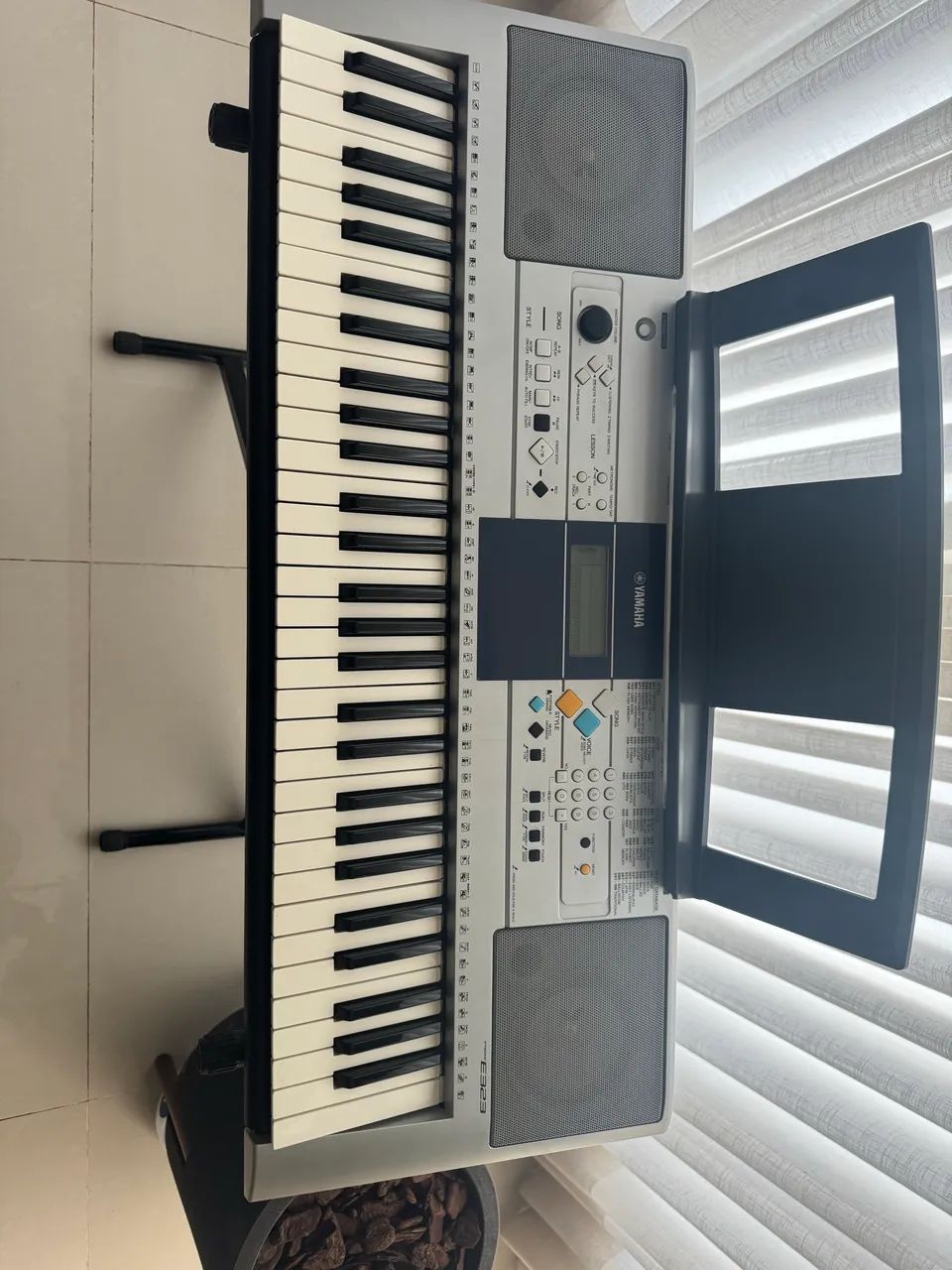 Teclado Yamaha PSR-E323