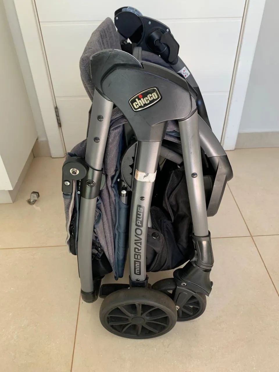 Carrinho de bebê Chicco Mini Bravo Plus - ótimo estado, plenamente funcional  - Foto 3