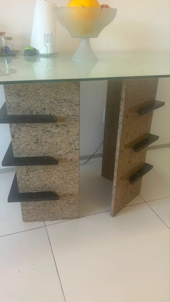 Vendo mesa de vidro temperado e pés de granito - Foto 3