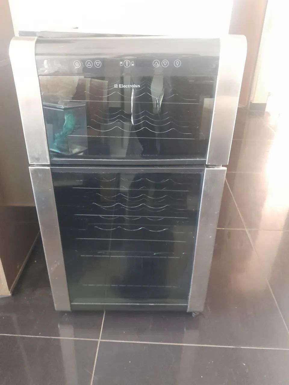 Adega de vinho eletrolux como defeito  - Foto 2