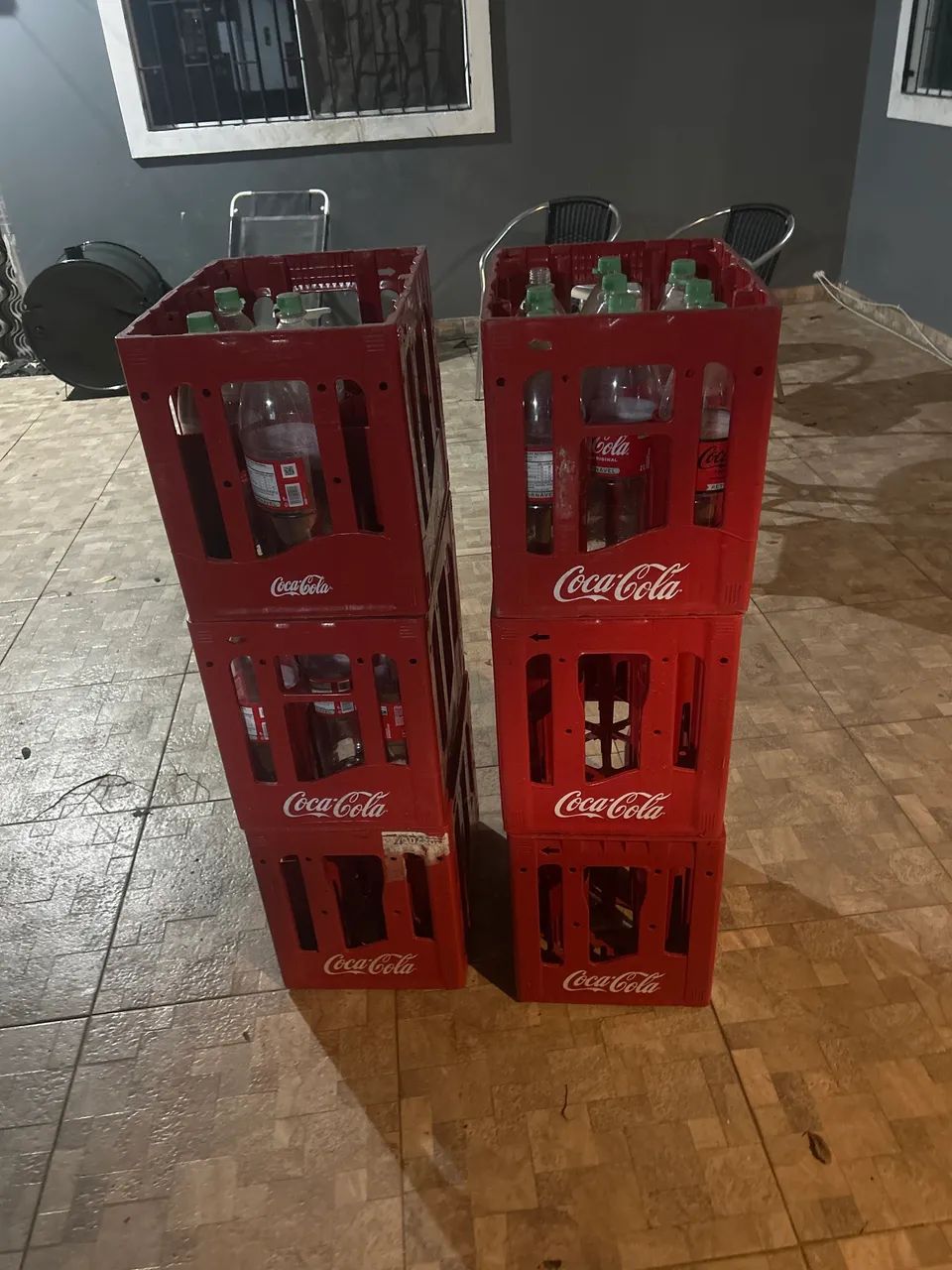 Caixas e garrafas retornáveis coca 