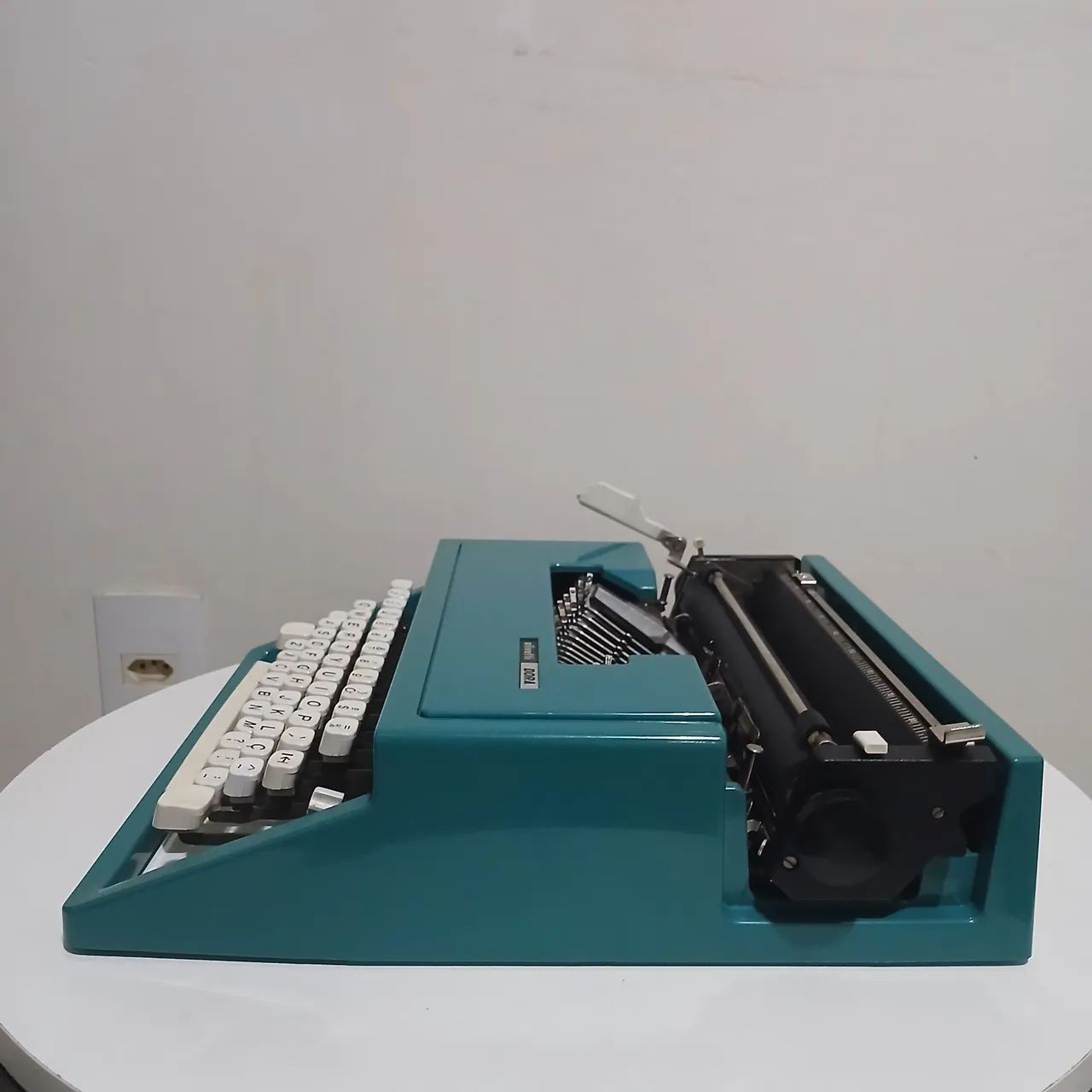 Máquina de escrever Olivetti Dora - Foto 4