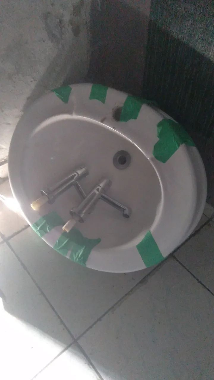 Vendo duas pias de banheiro65735642525185121