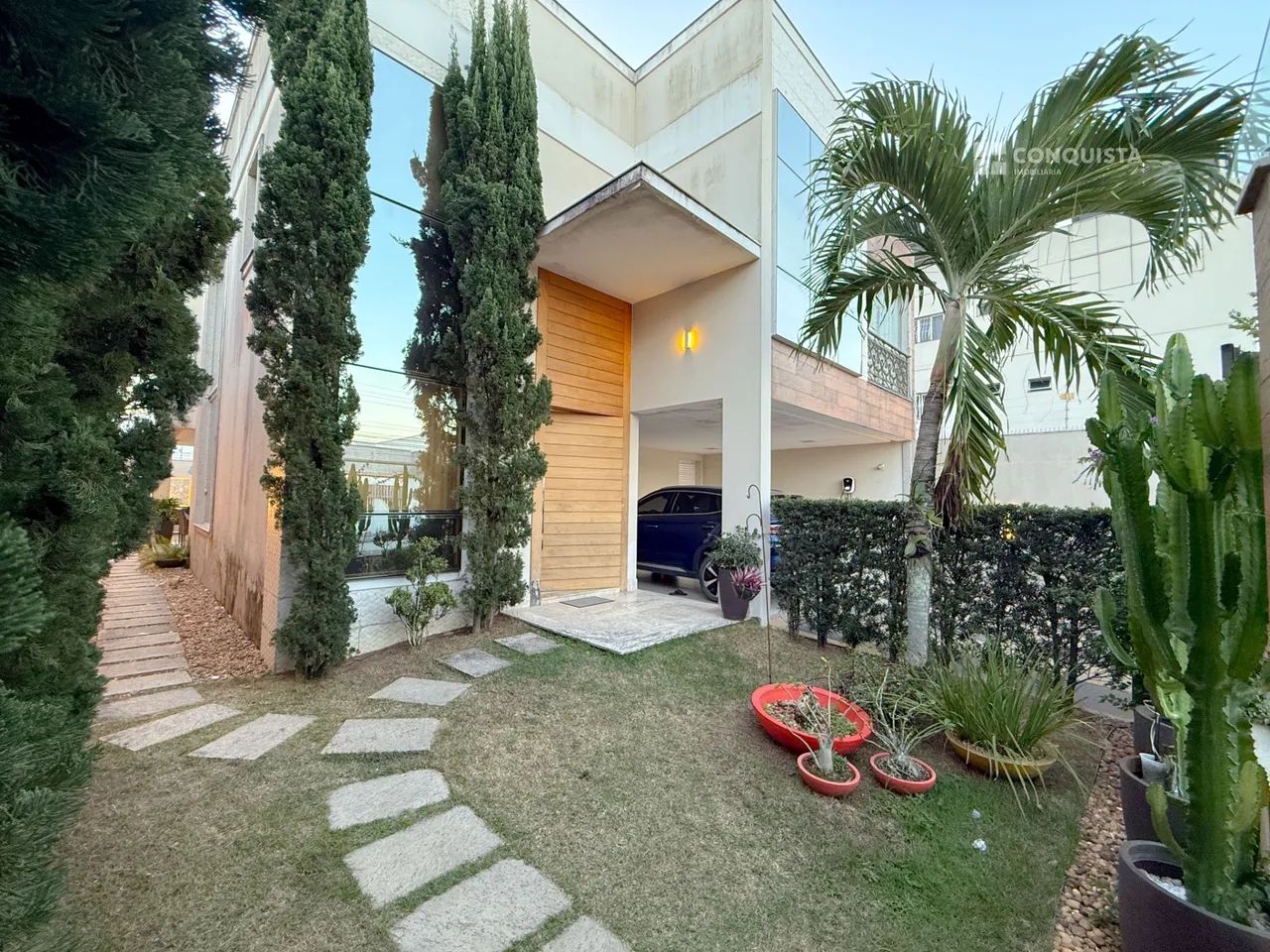 Casa Duplex com 4 quartos 303,34m² à venda