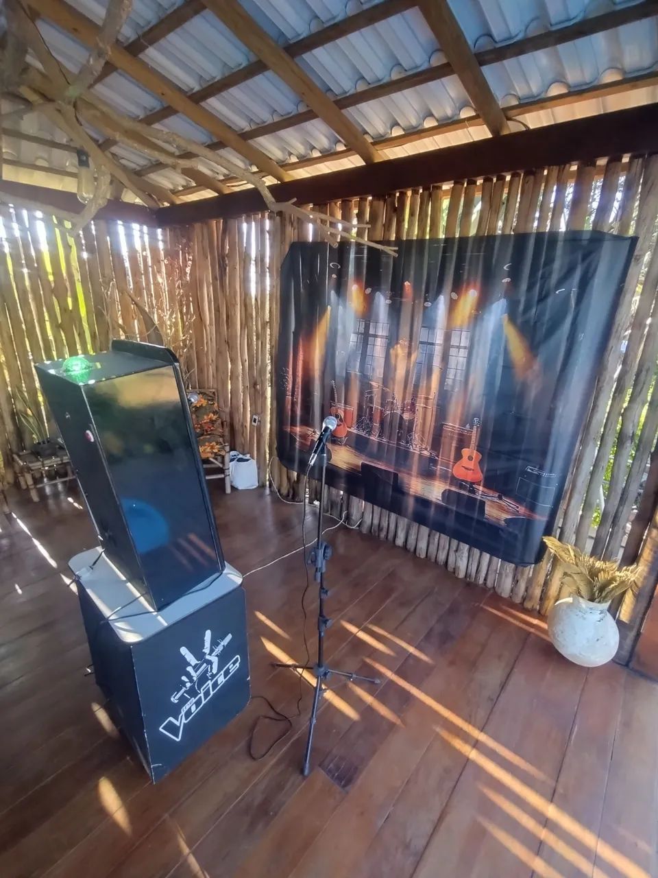 Karaoke, com experiencia de um verdadeiro show. 