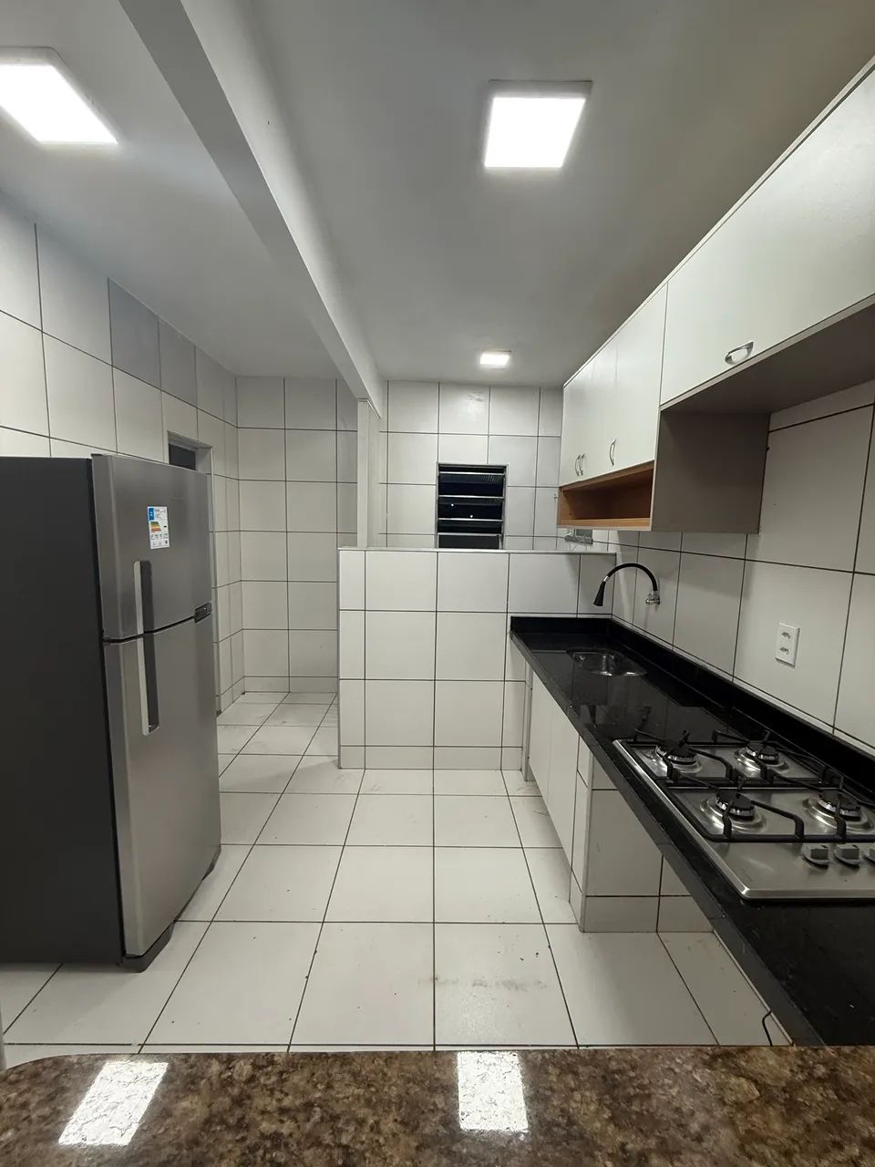 Apartamento totalmente mobiliado e climatizado no Alvorada 2! * - Foto 2