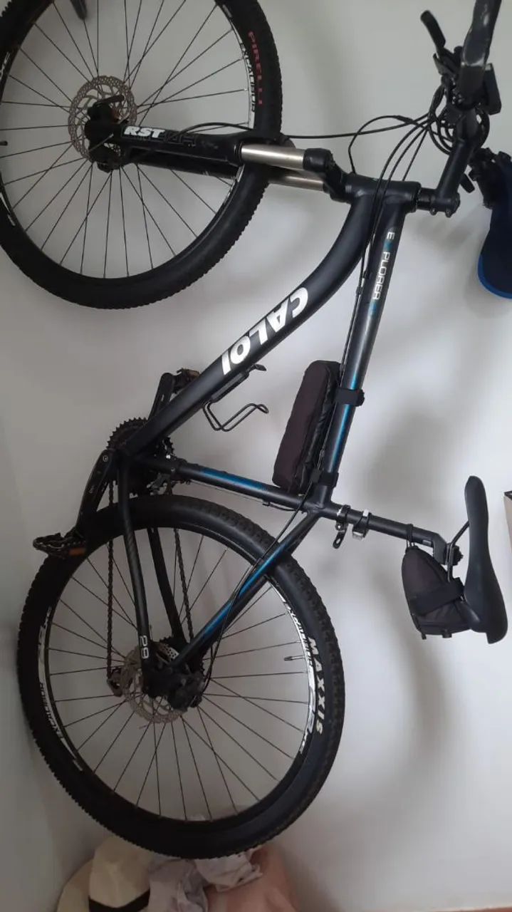 Bicicleta esportiva com freio a disco e 18 marchas