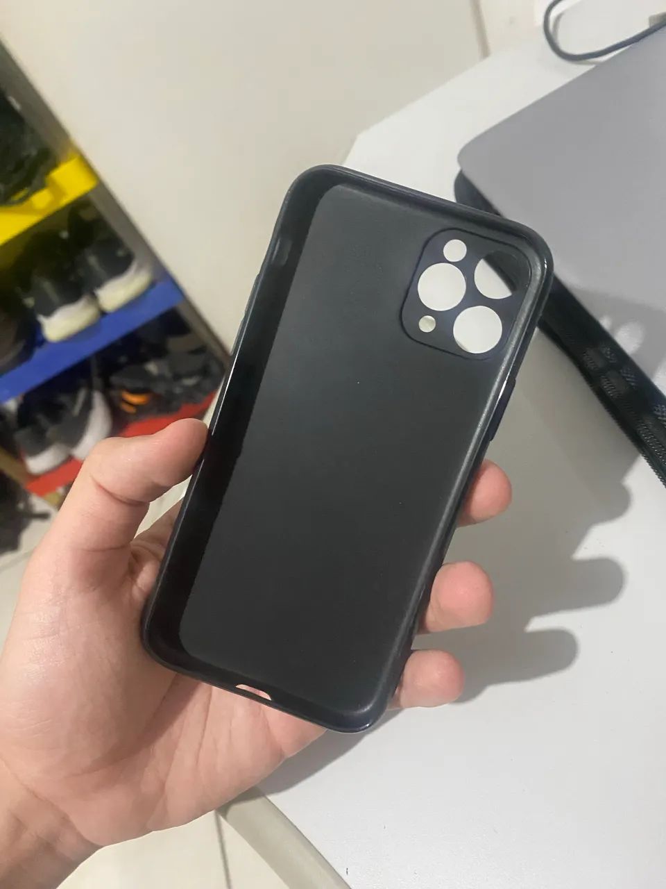 Vendo duas capinhas do iPhone 11 Pro - Foto 2