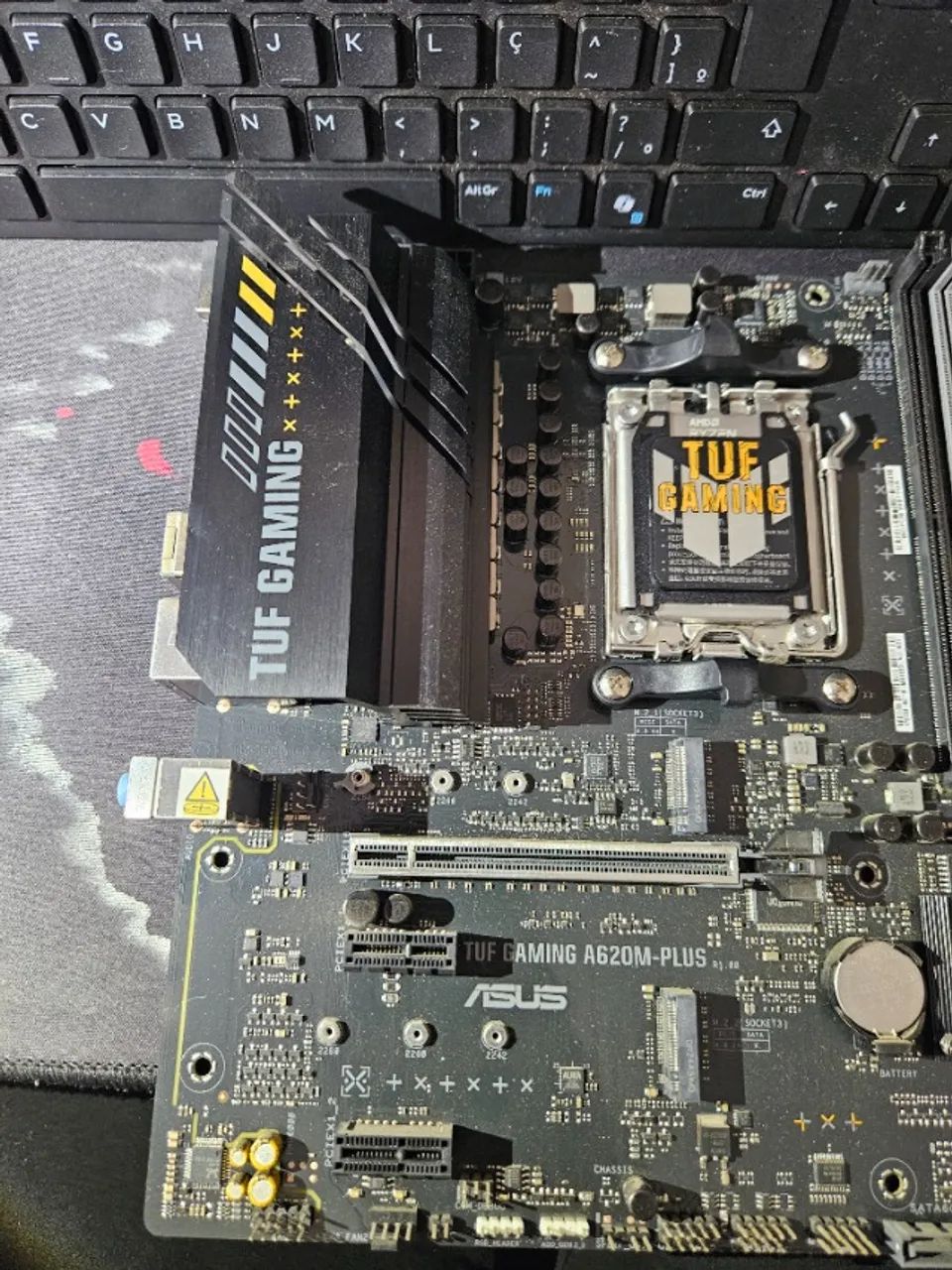 Placa Mãe ASUS TUF Gaming A620M-Plus AM5 - Usada Funcionando - Foto 3