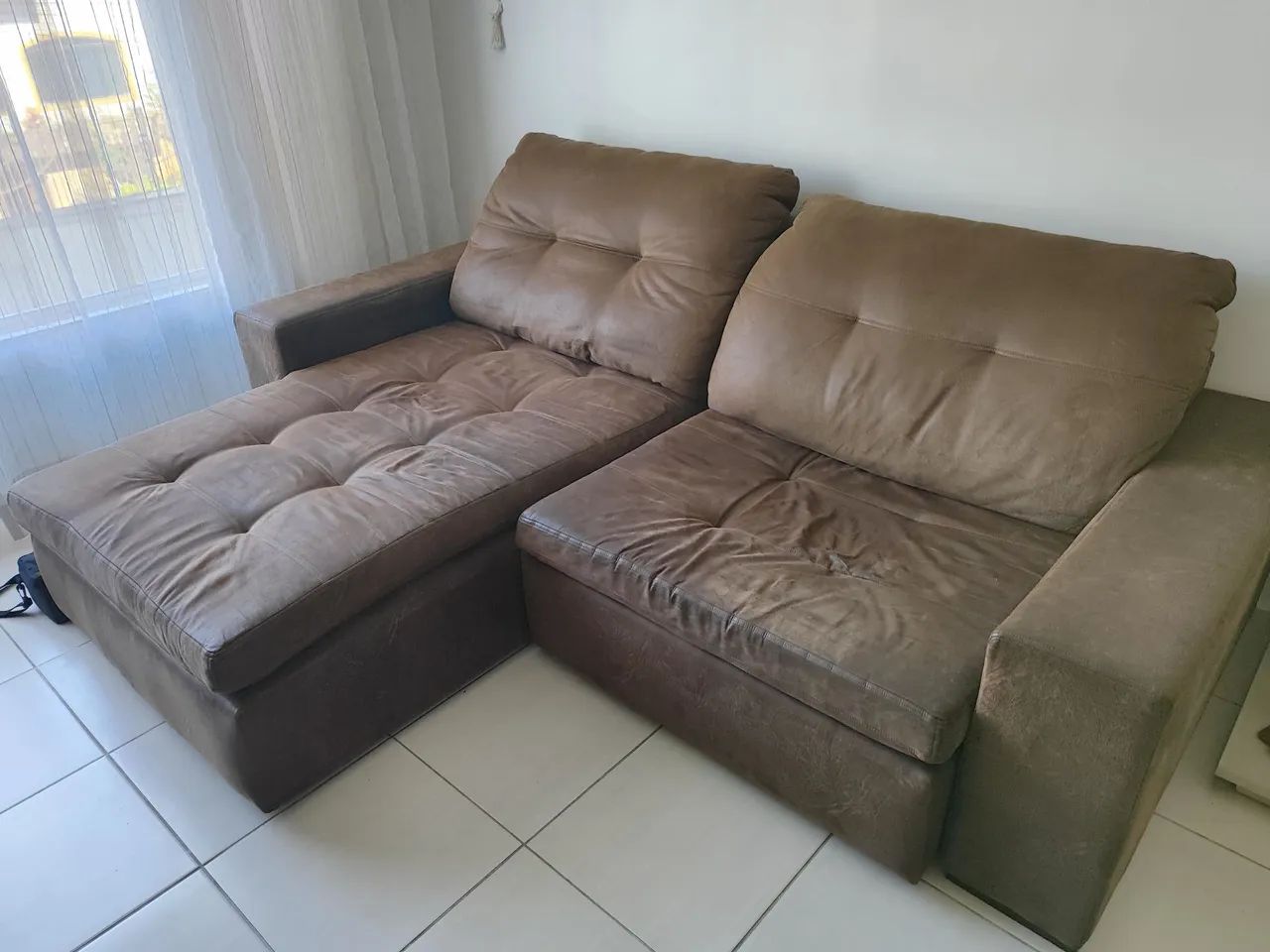 Sofá 2,50m com chaise que vira cama - Foto 3