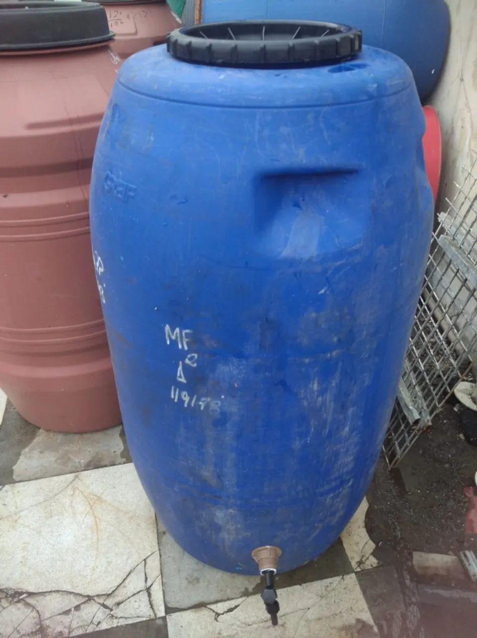 Bombona plástica 240 litros - Foto 3