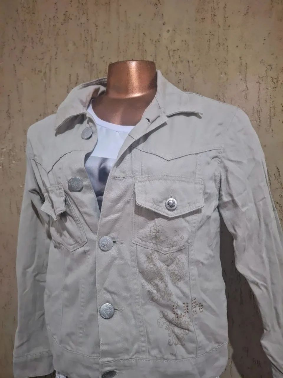 Jaqueta jeans anos 2000 com aplicações tm M