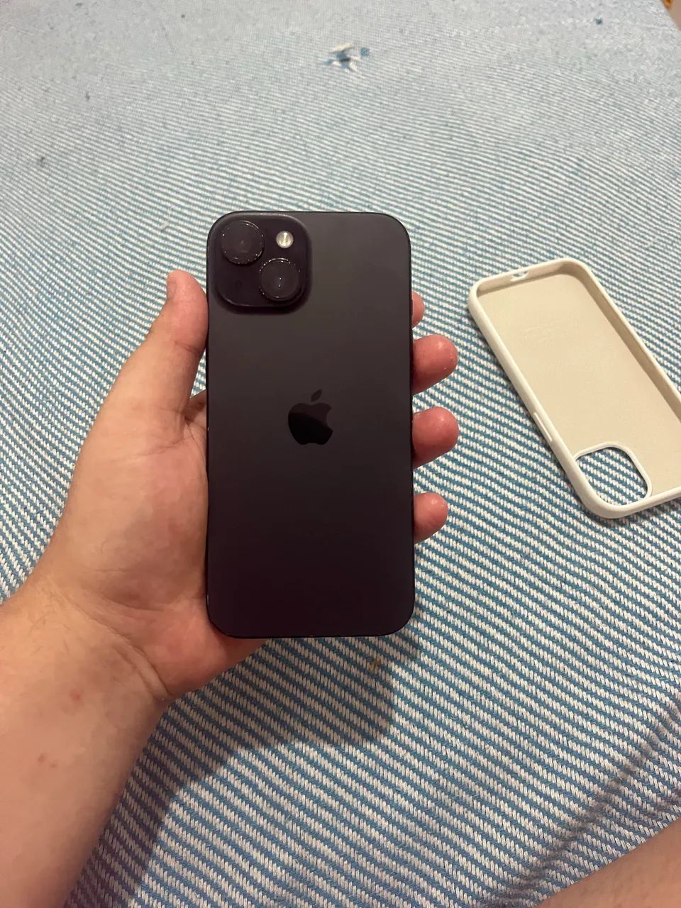 iPhone 15, 256 gigas 84% de bateria  - Foto 2