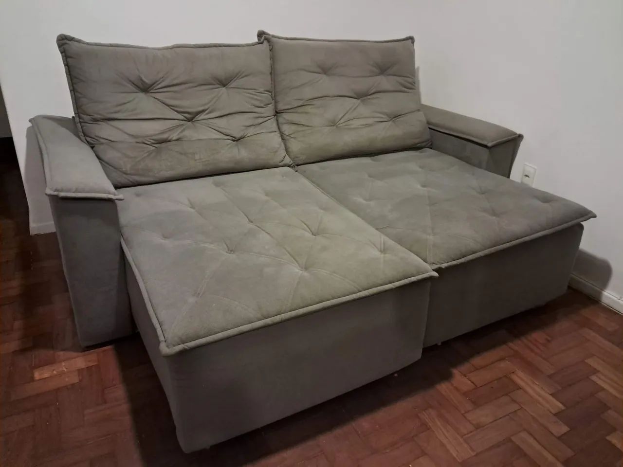 Sofá Retrátil 2 Lugares - Confortável e vira cama de casal - Foto 2