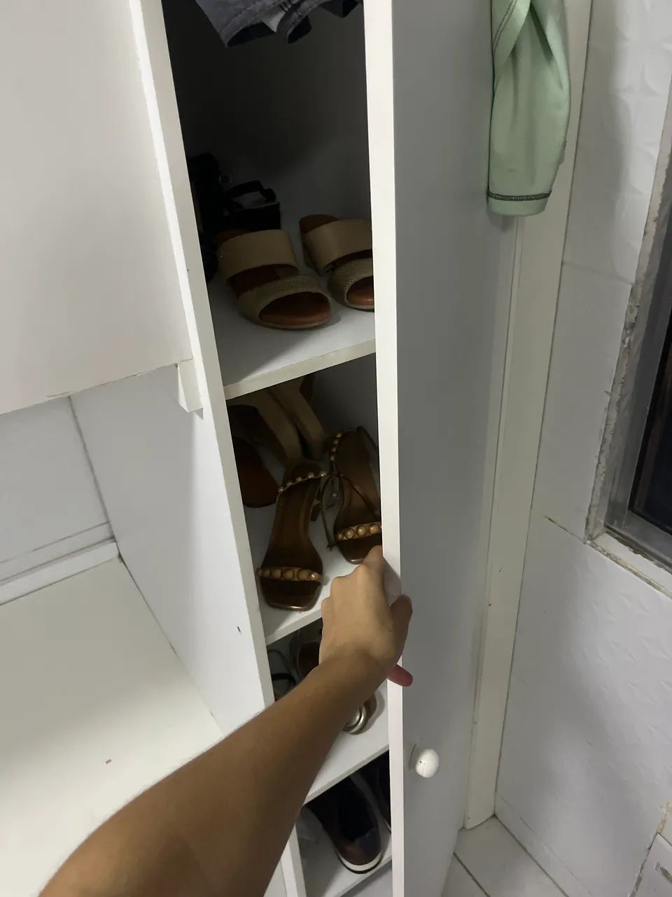 Beliche com gavetas e muitas partes para guardar coisas  - Foto 3