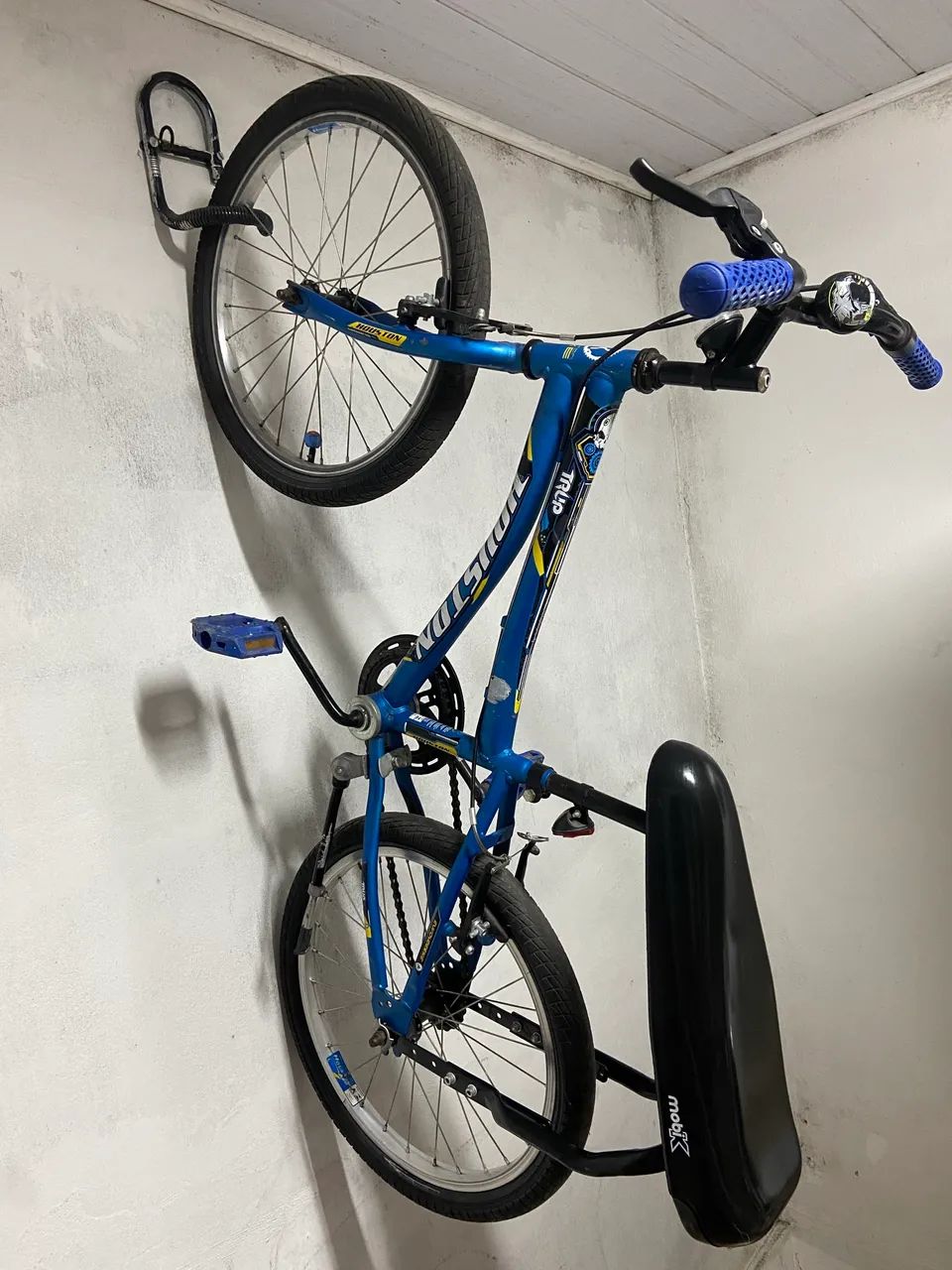 Bicicleta aro 20 semi nova!!!
